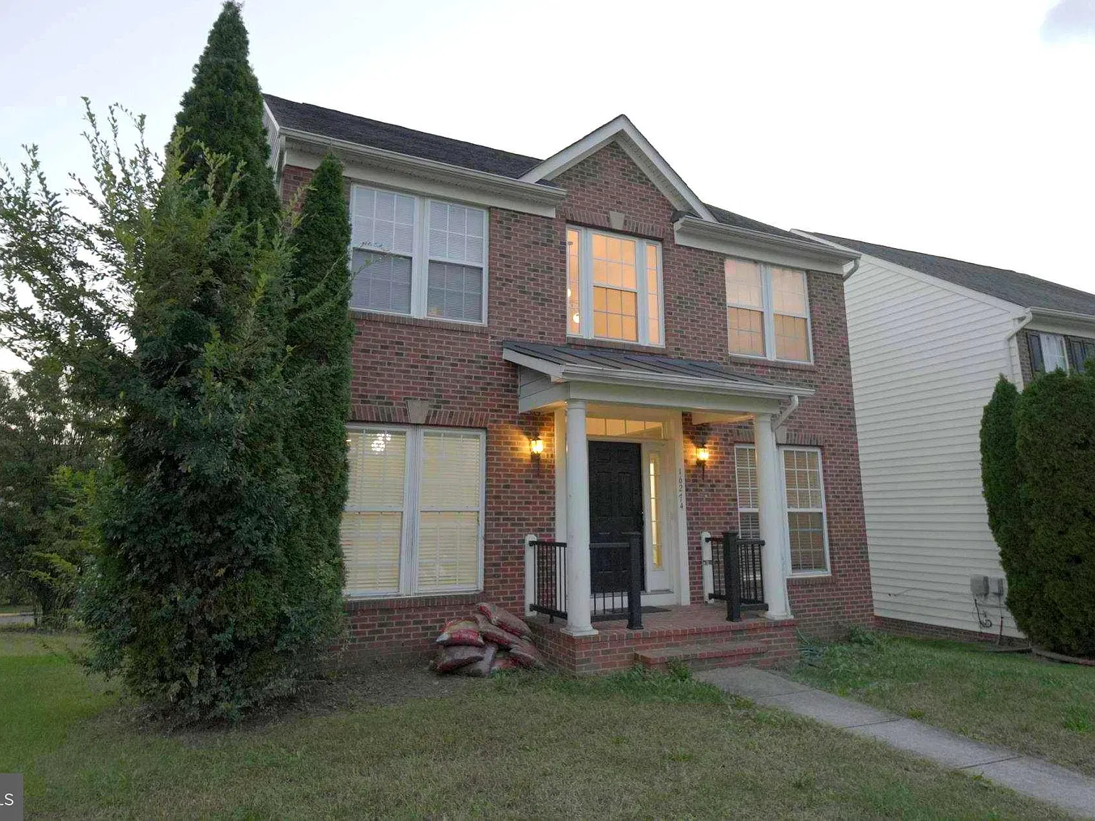 5 bed, 3.5 bath, 3355 sqft, $3,800 — Photo 2