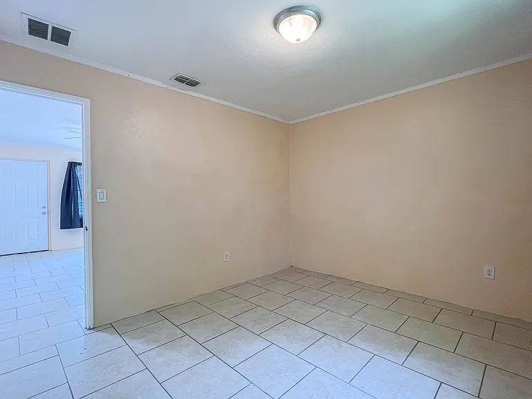 523 Wager Ave — Photo 10