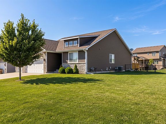 3rd image of 502 Hickory Dr