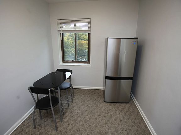 3rd image of 413 Washtenaw Ave APT 6