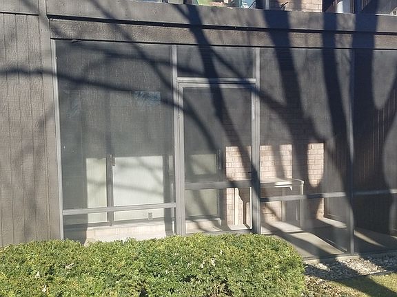 2nd image of 740 Saint Andrews Ln APT 2