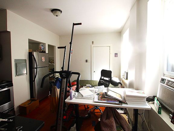 4th image of 454 E Girard Ave #1R