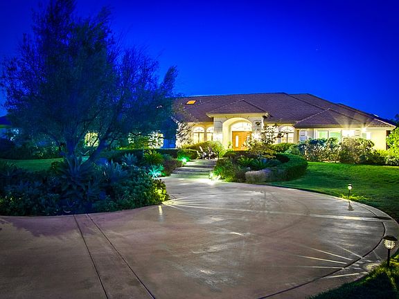 3rd image of 13727 Paseo De Las Cumbres