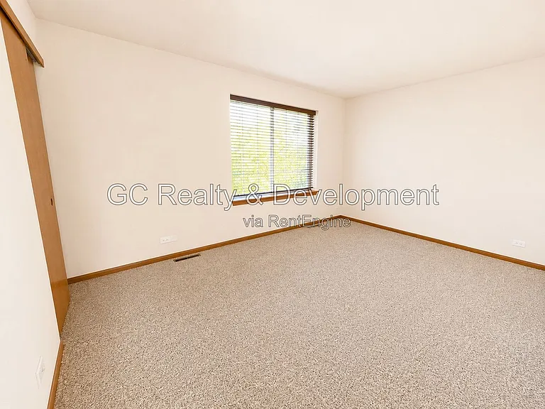 312 Fieldstone Ct — Photo 12