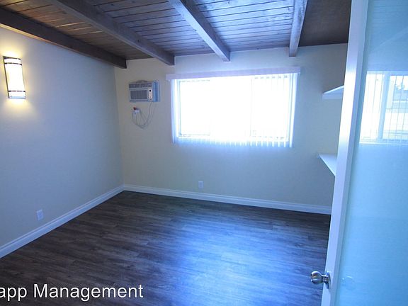 4th image of 1024 Pico St Pico #6