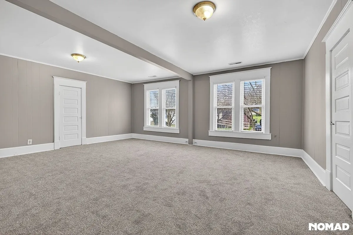 Building Photo - 235 E Monmouth St #B