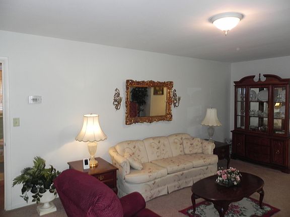 3rd image of 804 Merrimac Cir