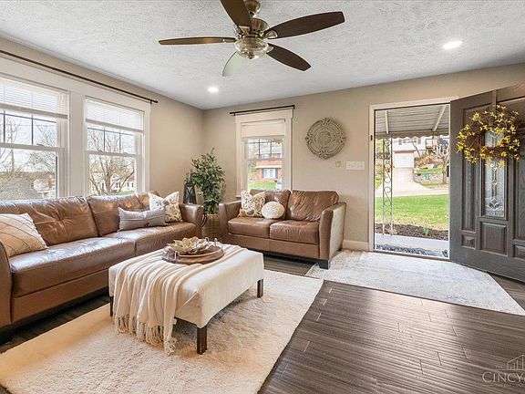 3rd image of 1904 Hunt Rd