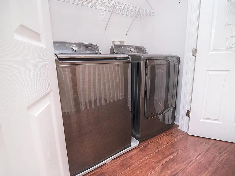 301 W Kingston Ave — Photo 24