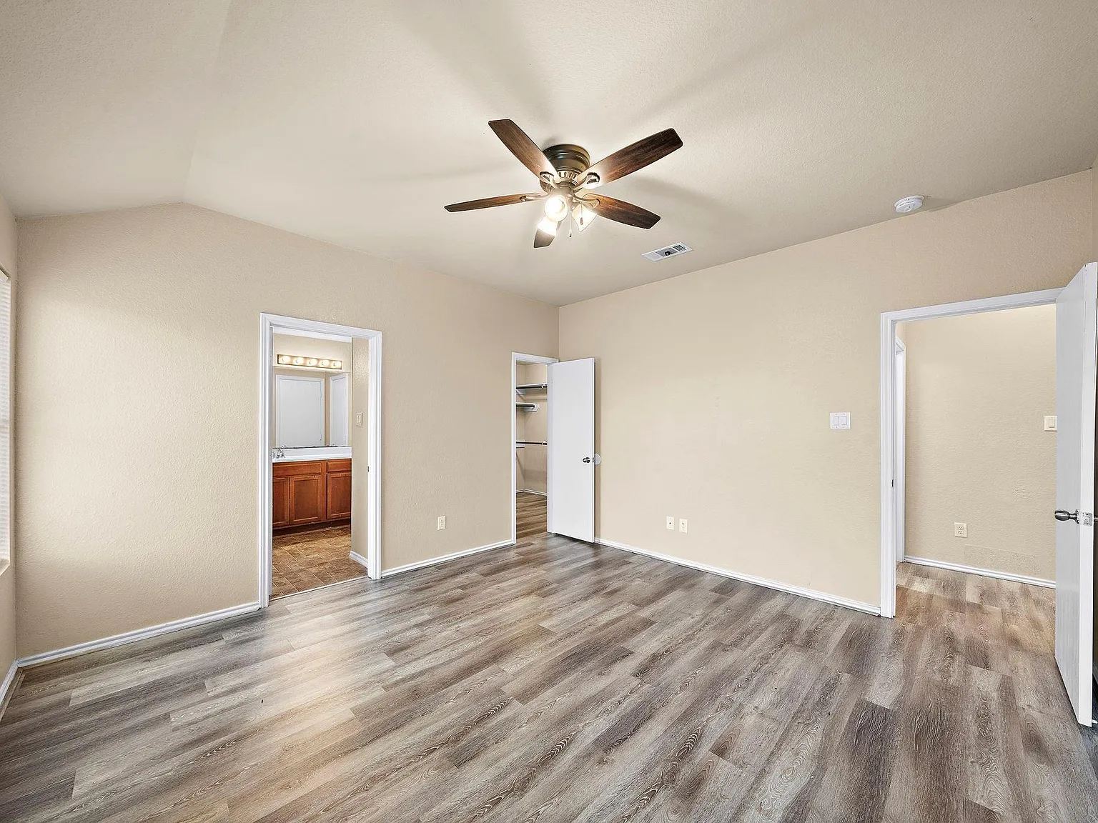3 bed, 2.0 bath, 1491 sqft, $1,850 — Photo 3