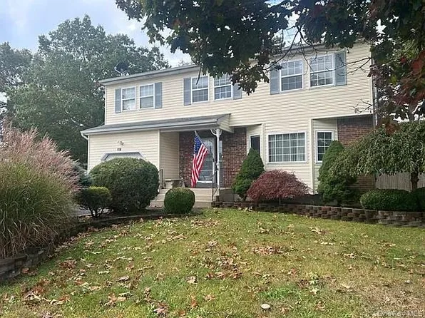 118 Lexington Road, Shirley, NY 11967