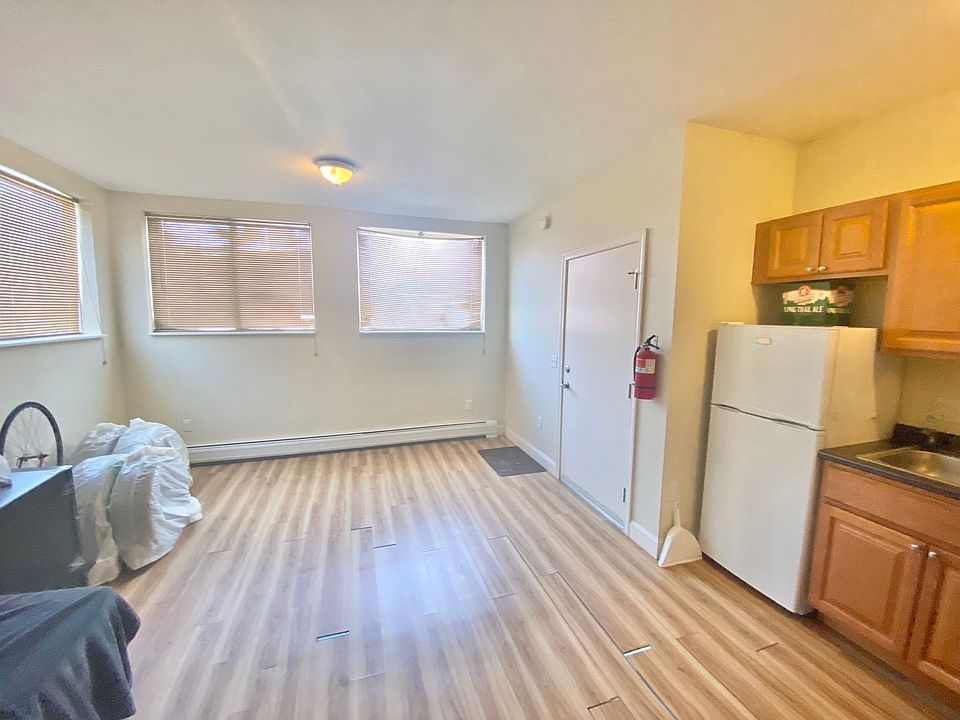 2nd image of 143 N Winooski Ave #147-01