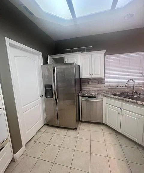 1877 E Turnberry Ave — Photo 29