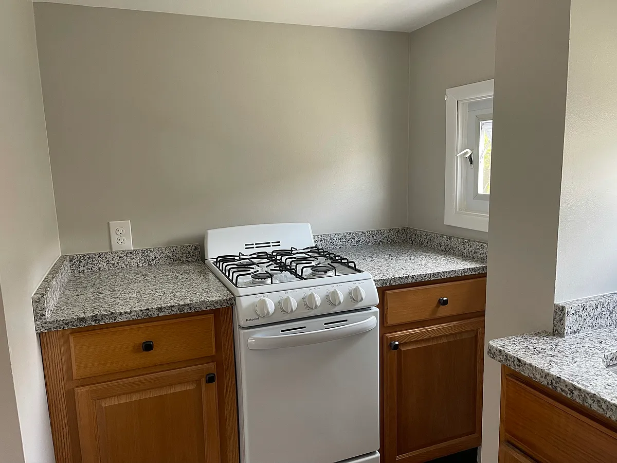 Building Photo - 831 Belleville Ave #3