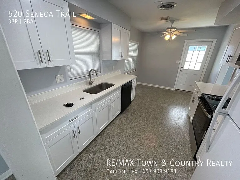 520 Seneca Trl — Photo 2
