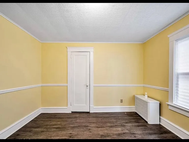 311 Chester St — Photo 14