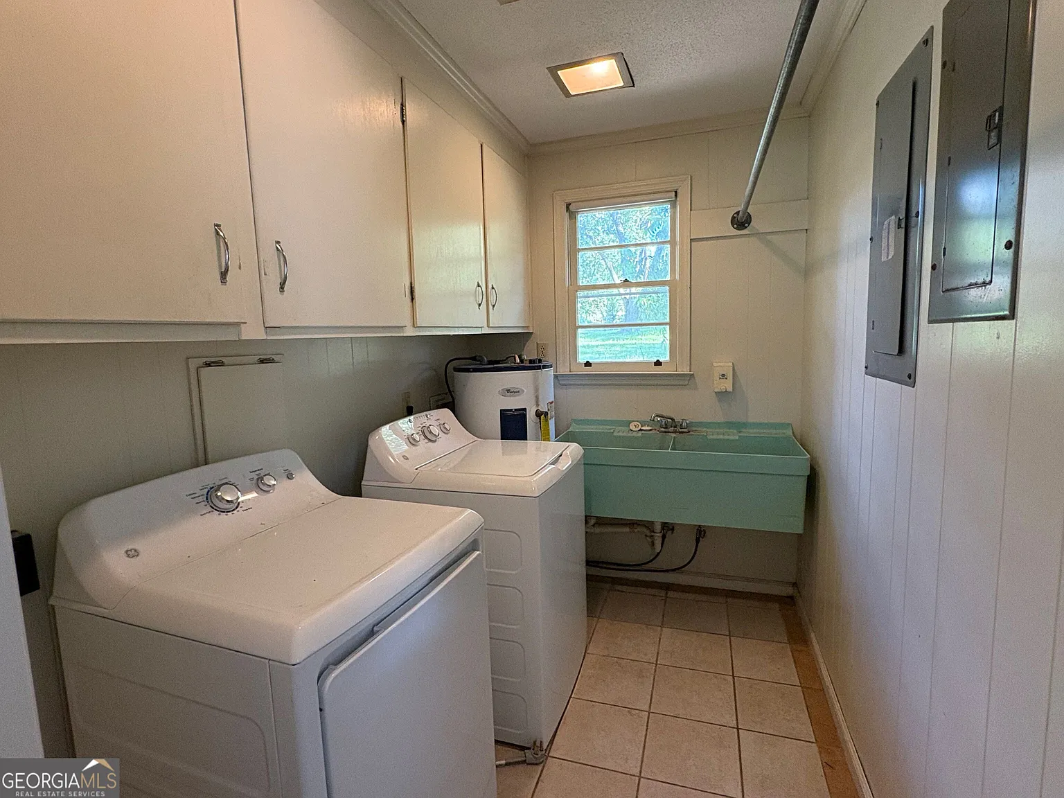 3 bed, 2.5 bath, 2260 sqft, $1,900 — Photo 3