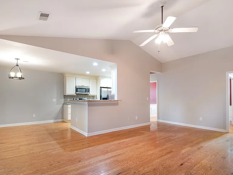 1561 Glen Erin Dr — Photo 13