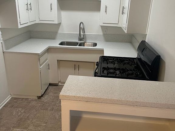 3rd image of 1219 Granville Ave APT 2