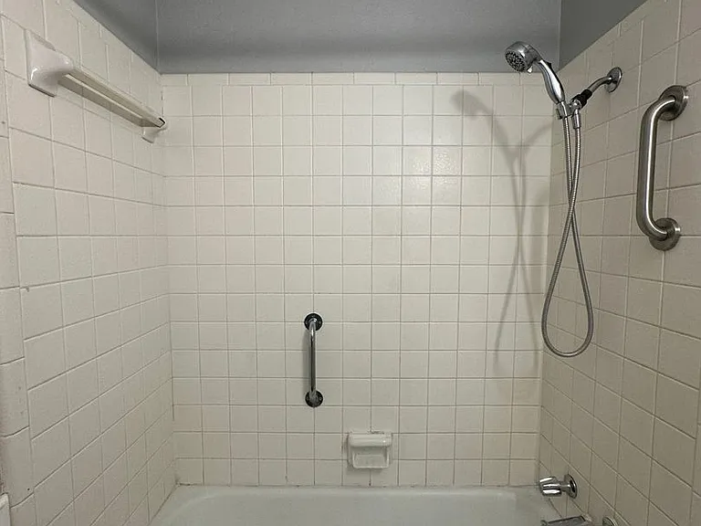 4844 Woodview Dr — Photo 24