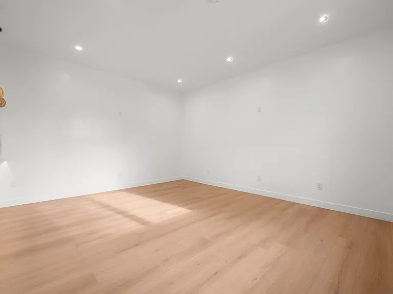 1215 S Point View — Photo 6