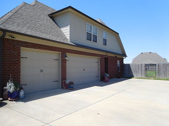 2nd image of 649 Riverwest Cir