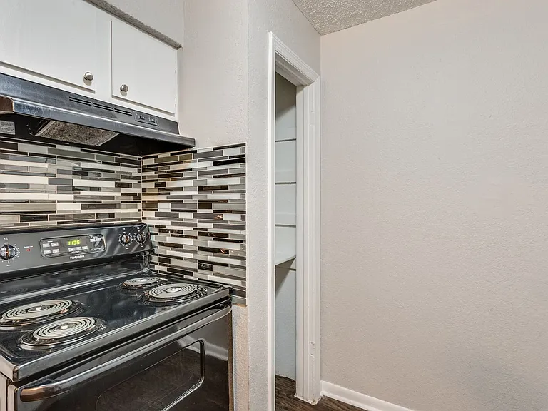 2400 Nottingham Way — Photo 8