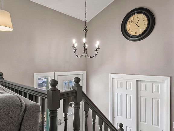 4th image of 809 Leon St