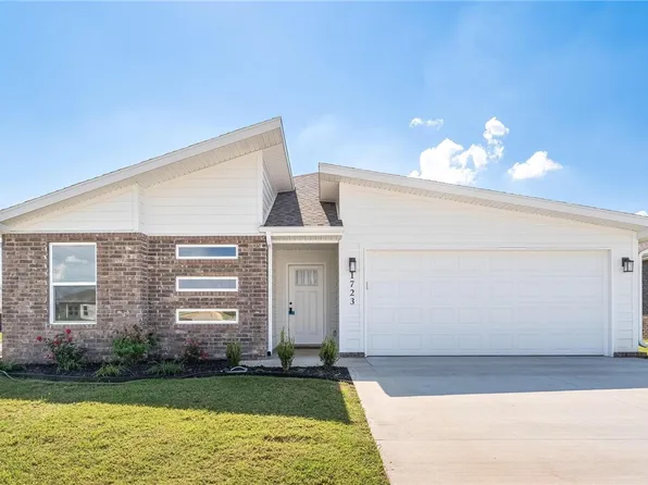 1723 Ferguson St, Pea Ridge, AR 72751