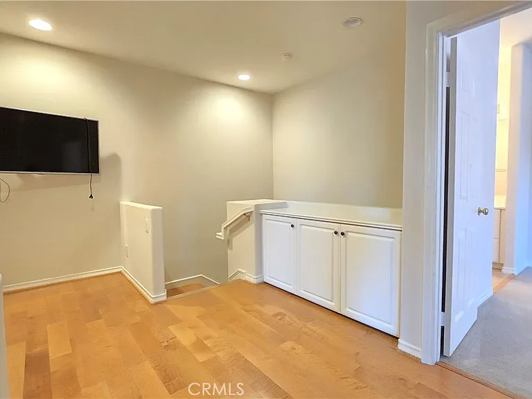 29 Carnation — Photo 20