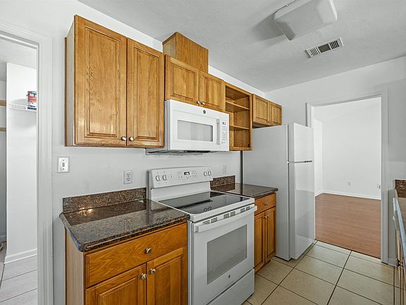 5th image of 3121 Huttersfield Cir