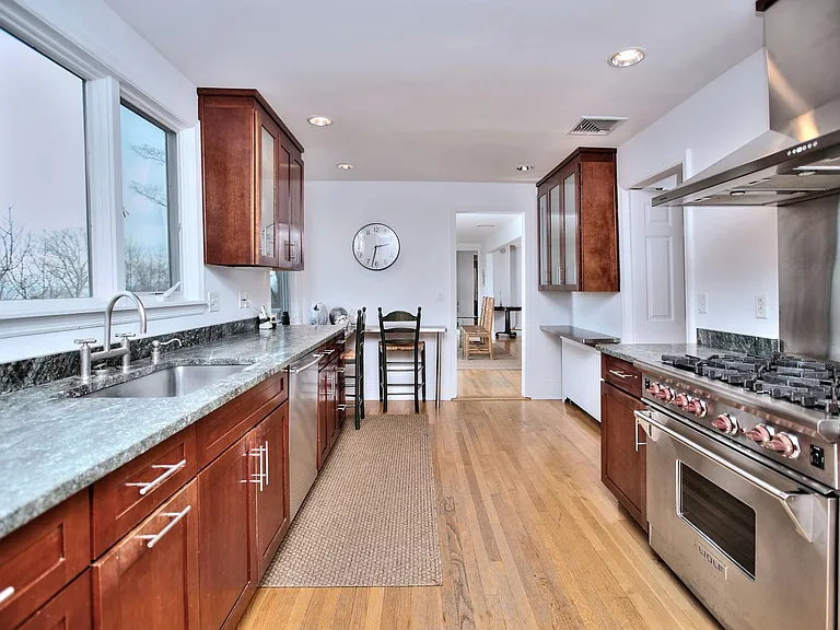 19 Bluewater Hl — Photo 14