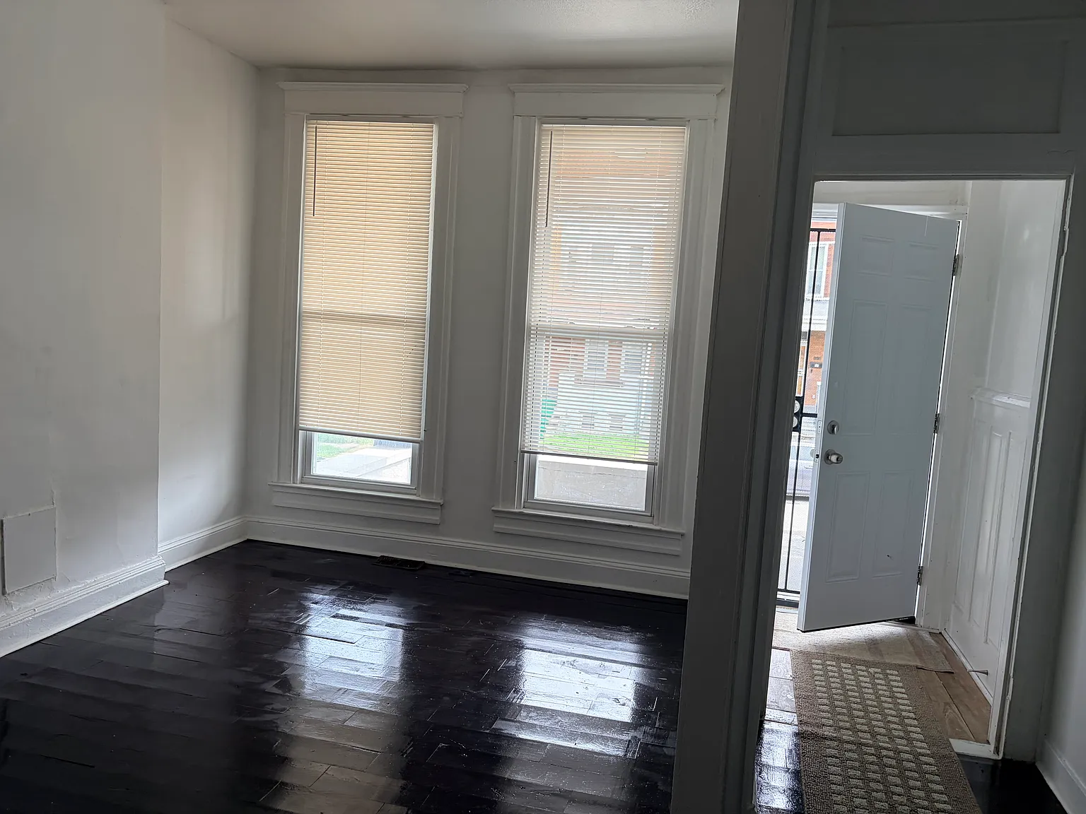 3 bed, 1.5 bath, 1232 sqft, $1,733 — Photo 4