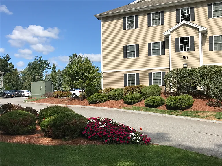 Redstone Apartments — Photo 9