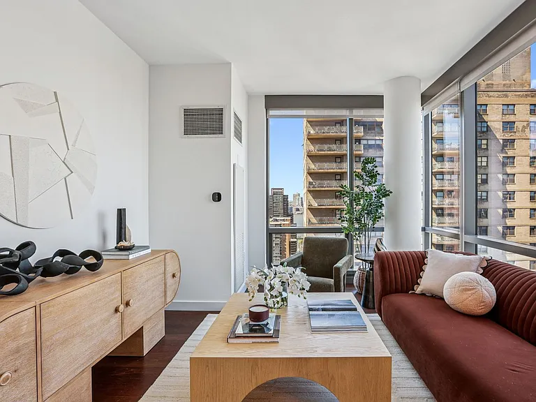200 W 67th St #10B — Photo 1