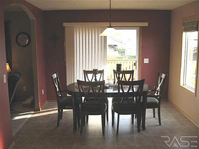 4th image of 408 S Augustana Ave