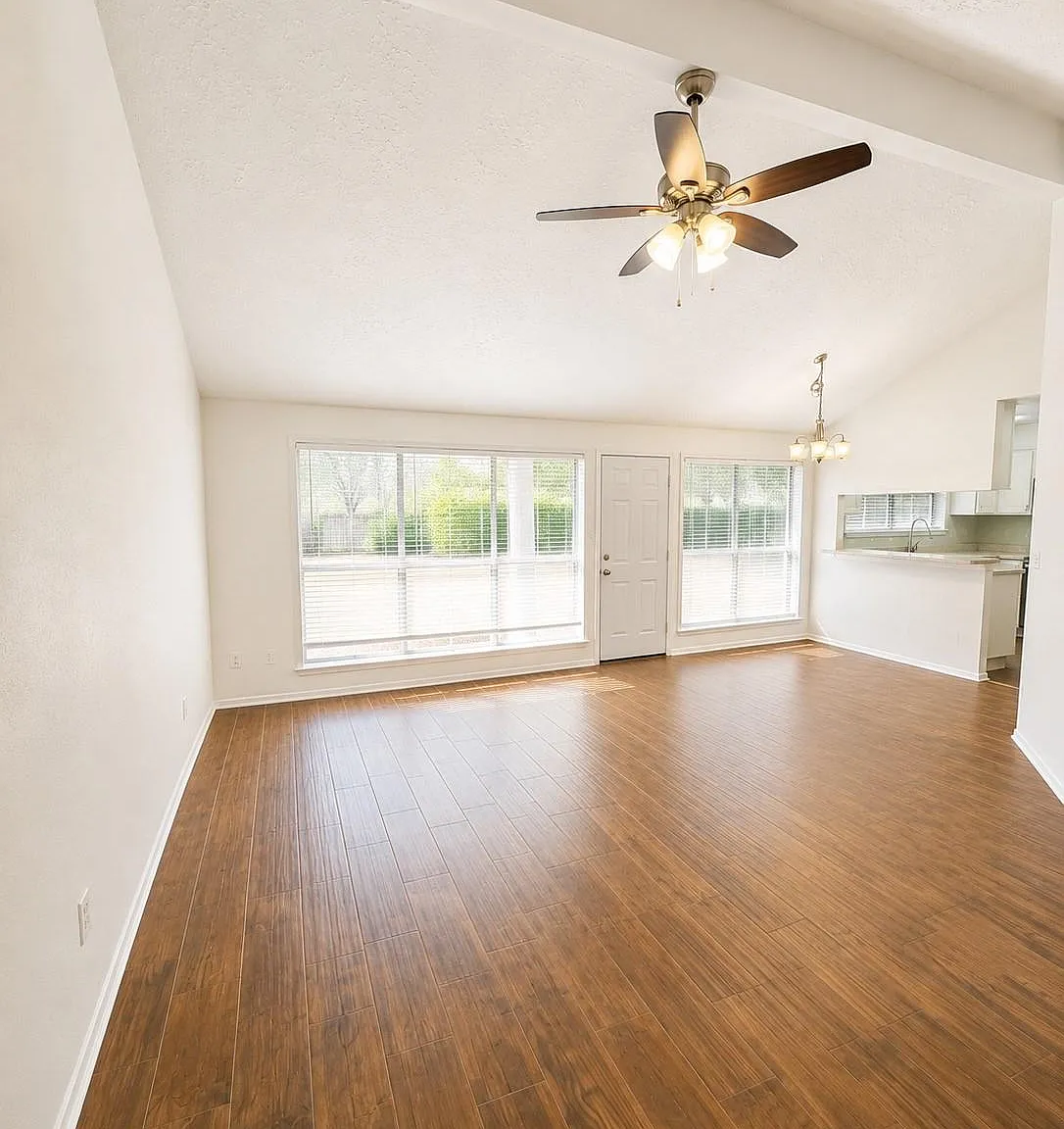3 bed, 2.0 bath, 1231 sqft, $1,800 — Photo 4