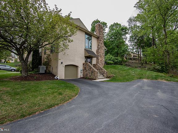2nd image of 380 Lynetree Dr #7-D