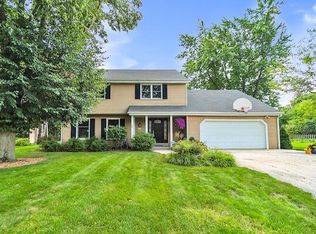 2611 W Hyacinth Ct, Mequon, WI 53092