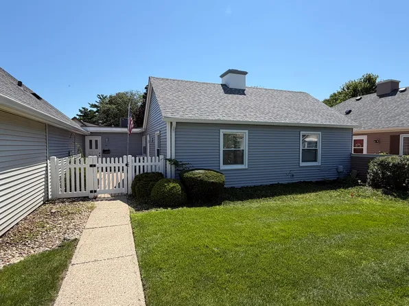 14 Garden Dr, Montgomery, IL 60538