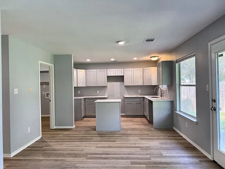 612 Reggie Jackson Trl — Photo 2