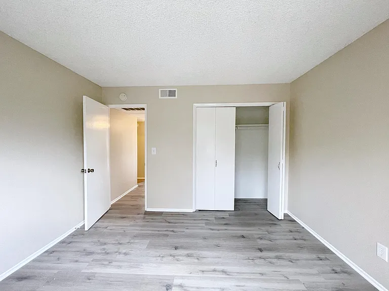 350 S Oakland Ave — Photo 12