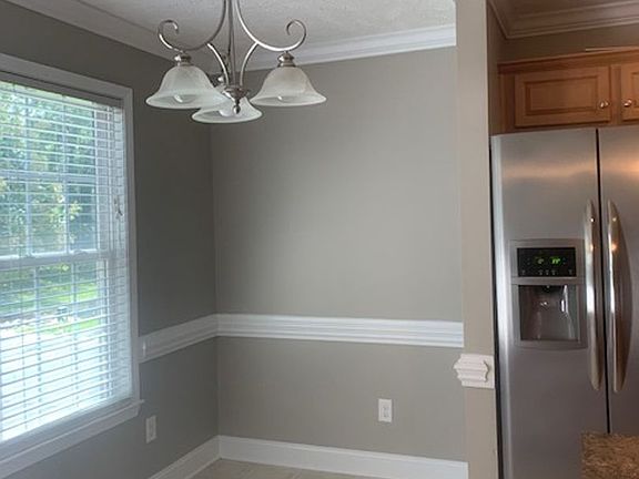 4th image of 670 Amberdale West Cir