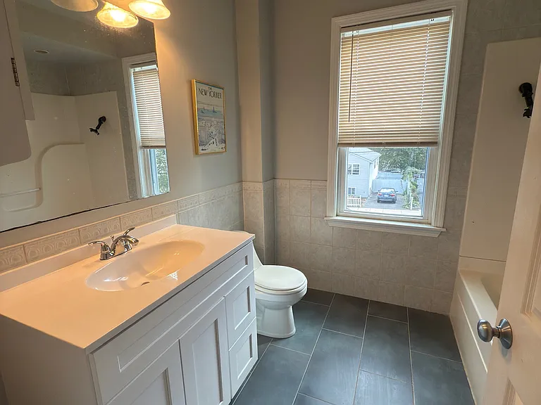 486 Revere St — Photo 8