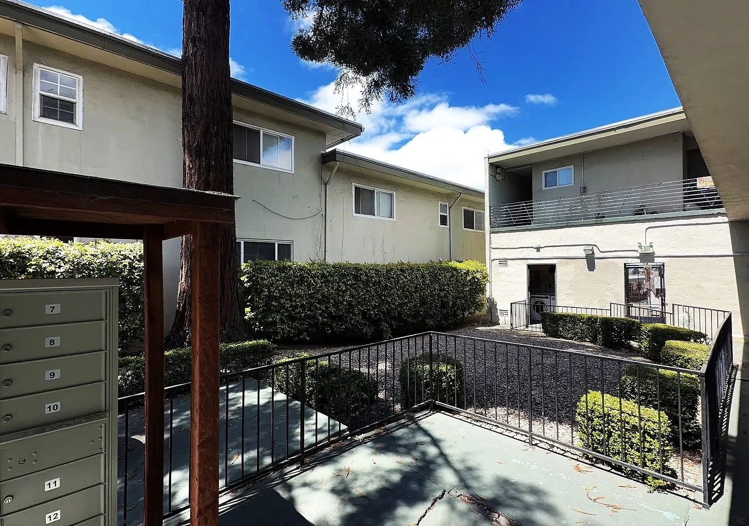 2515 10th ave — Photo 1