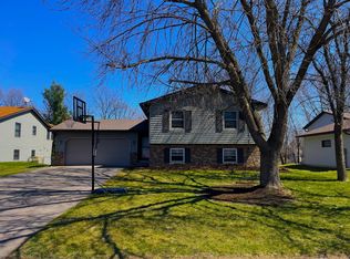 2219 Helena Ave N, Oakdale, MN 55128