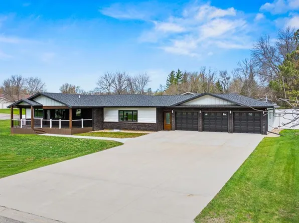 711 8th St W, Clear Lake, SD 57226