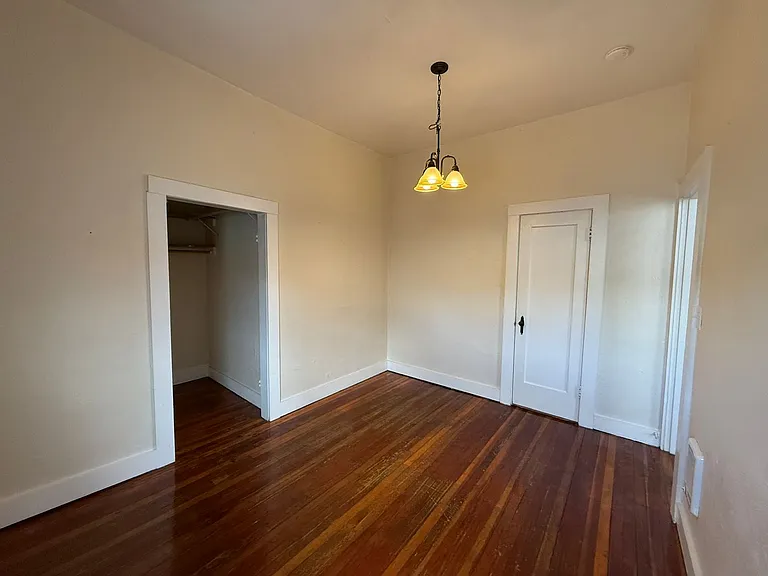 157 NE Main St — Photo 16