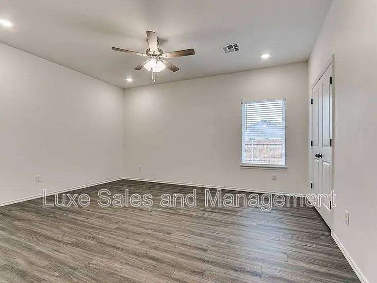 8012 NW 110th Dr — Photo 44