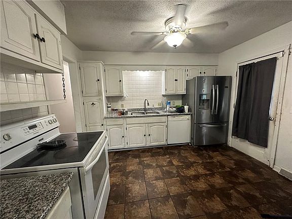 4th image of 5827 NW Aspen Ln